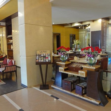 Grand Residency Hotel & Serviced Apartments Bombaim Exterior foto