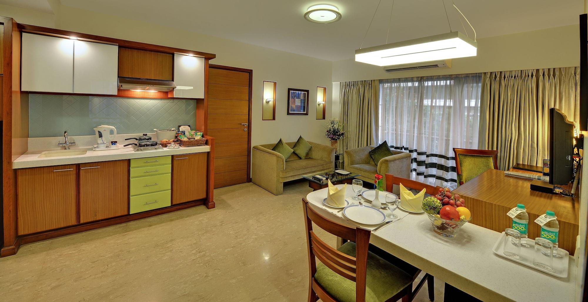 Grand Residency Hotel & Serviced Apartments Bombaim Exterior foto