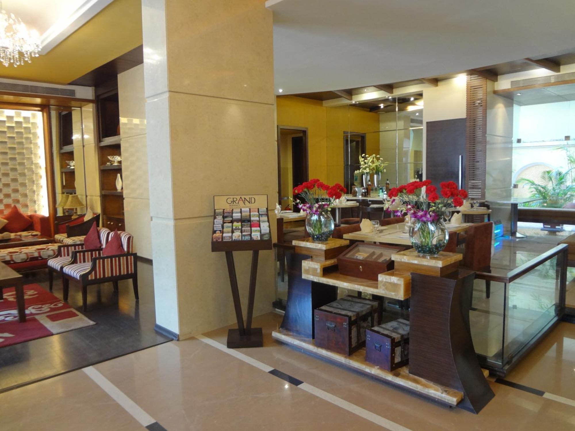 Grand Residency Hotel & Serviced Apartments Bombaim Exterior foto
