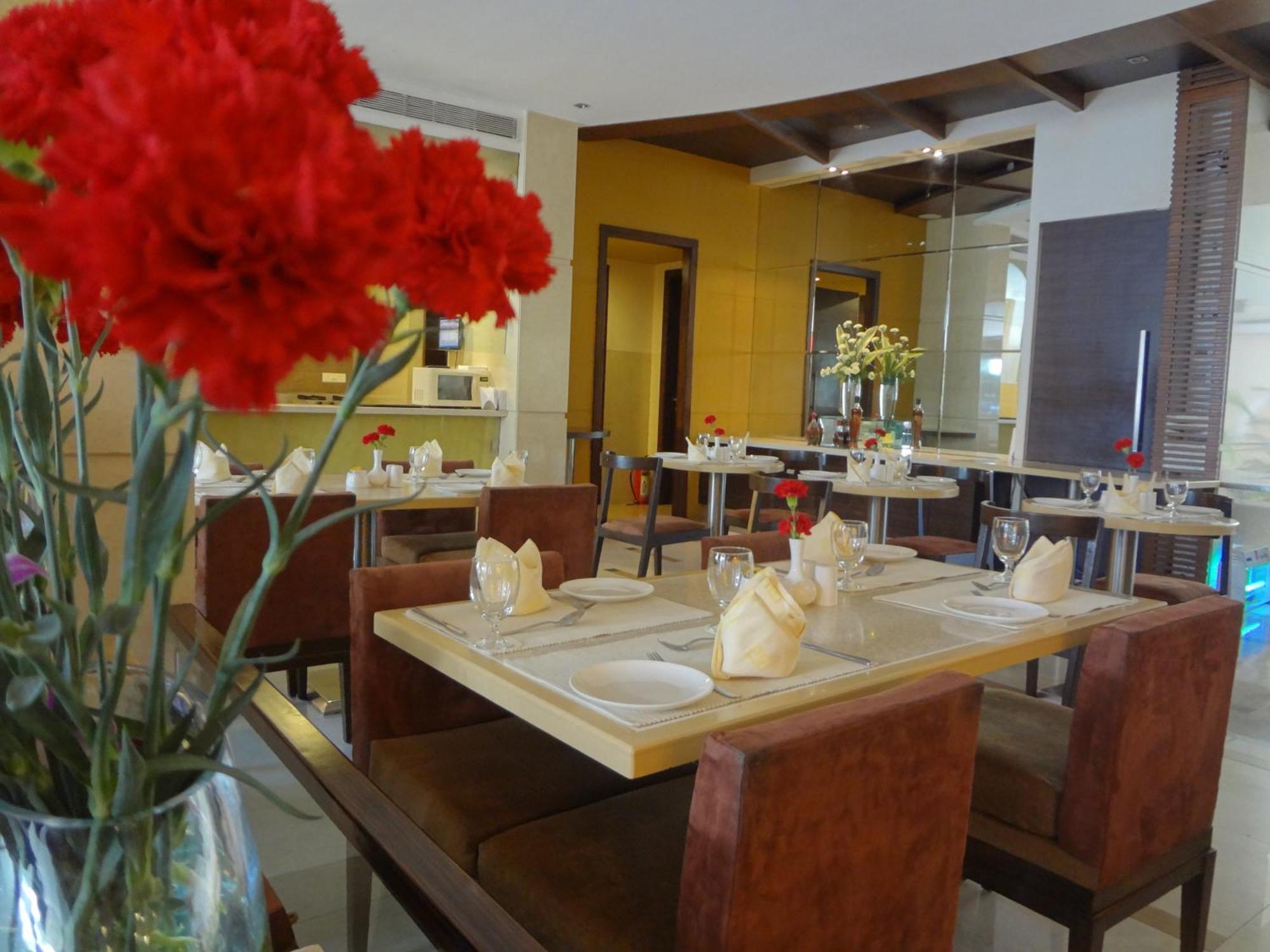 Grand Residency Hotel & Serviced Apartments Bombaim Exterior foto