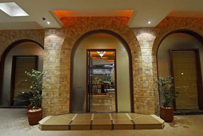 Grand Residency Hotel & Serviced Apartments Bombaim Exterior foto