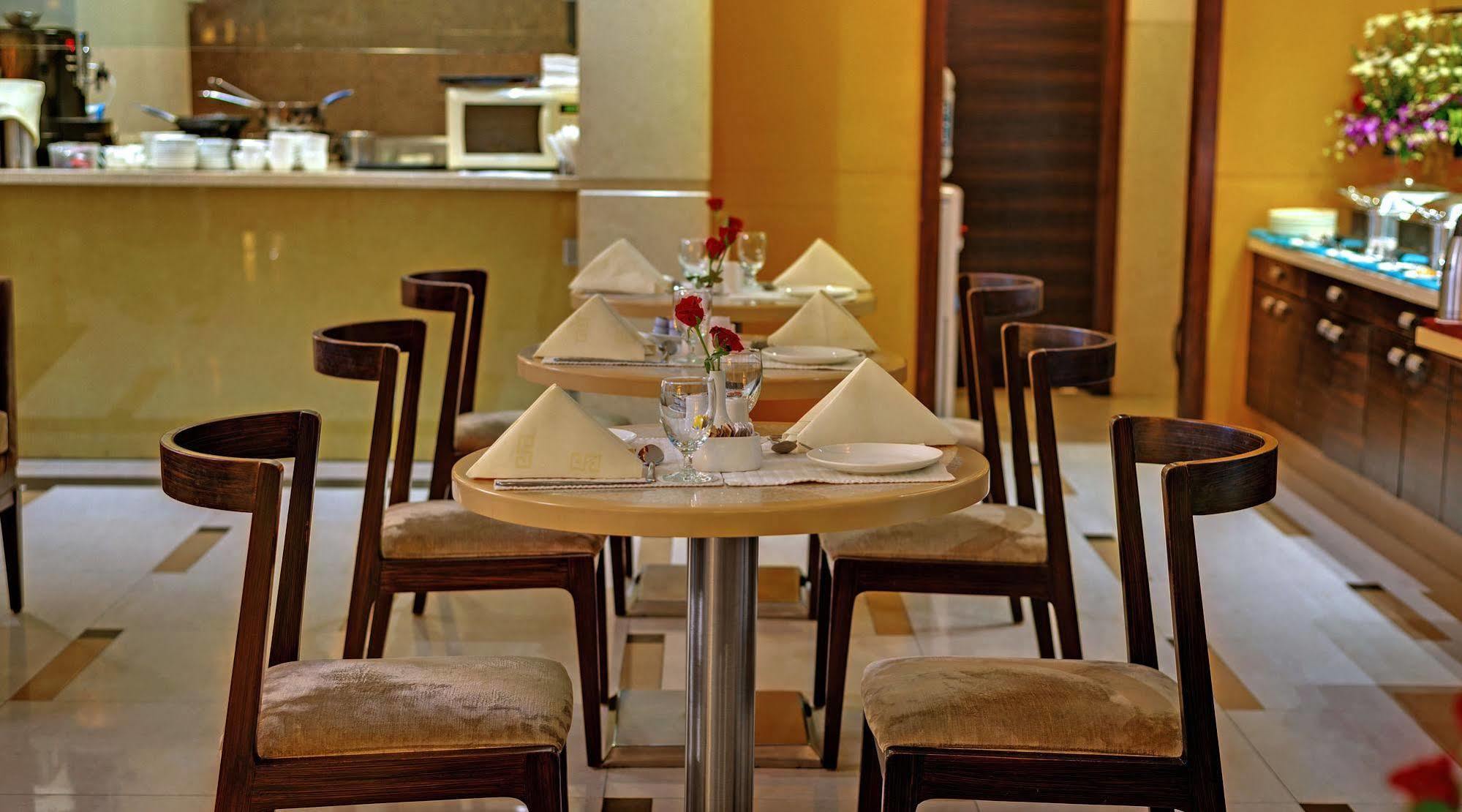 Grand Residency Hotel & Serviced Apartments Bombaim Exterior foto